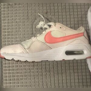 Nike Air Max SC Sneaker
Size 5.5